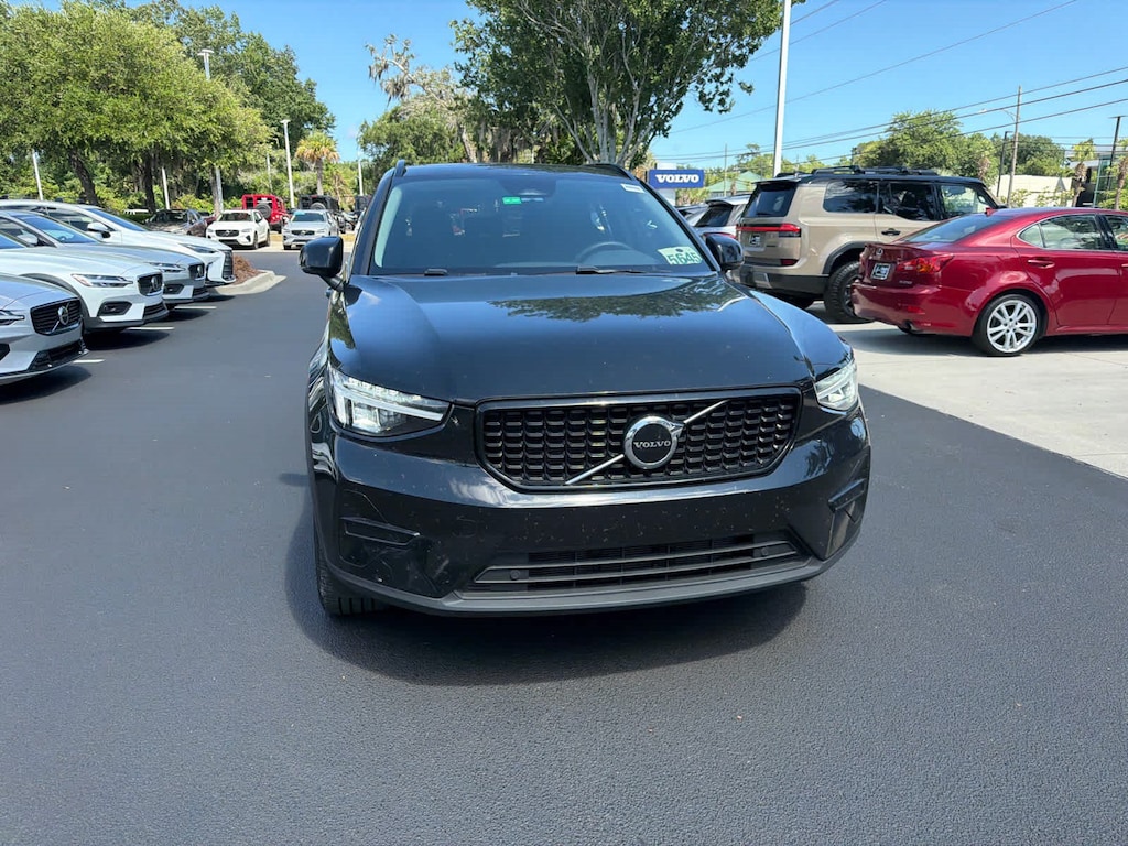 Used 2024 Volvo XC40 Core Dark Theme SUV