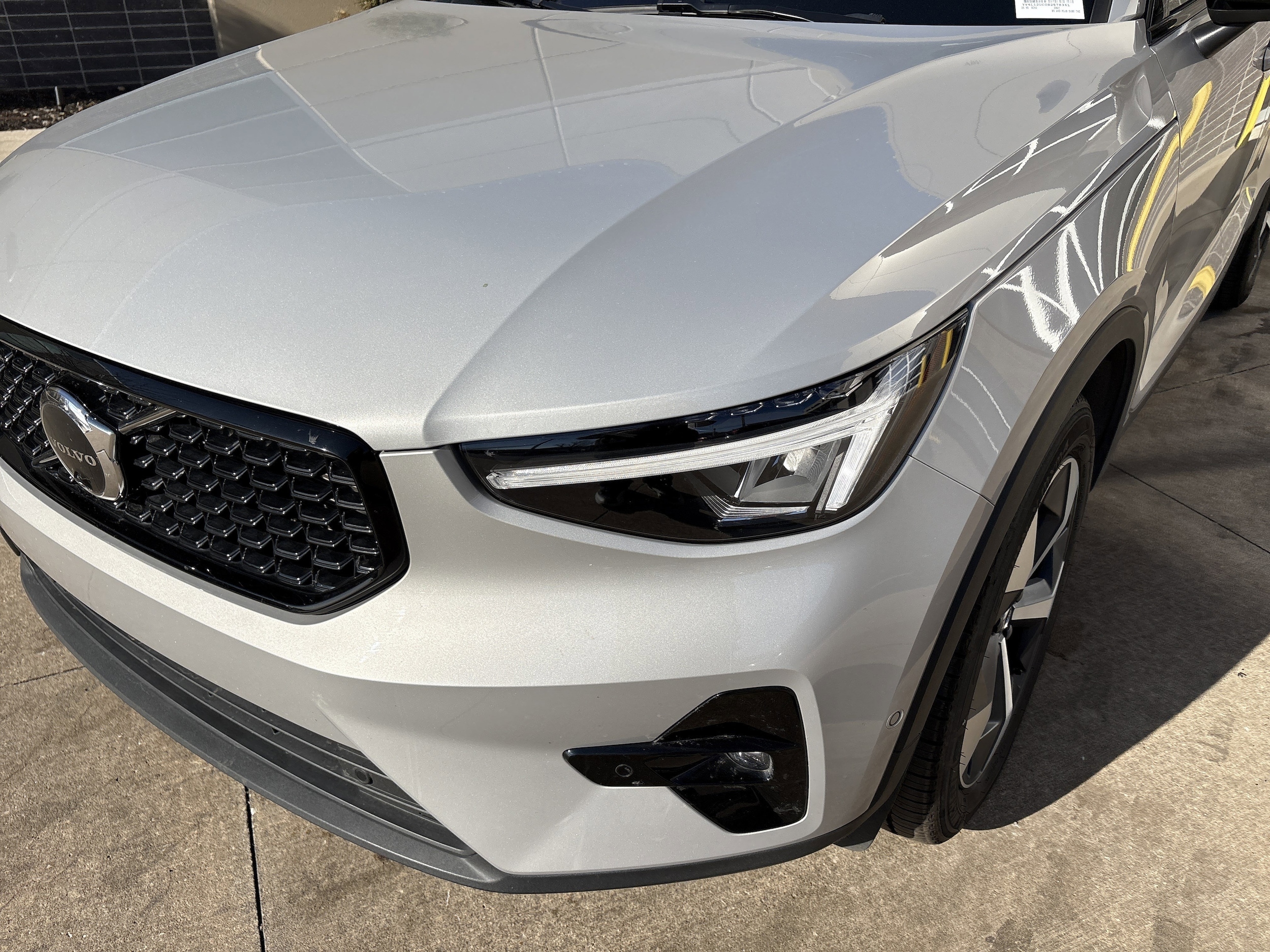 2025 Volvo XC40 Plus Dark Theme photo 5