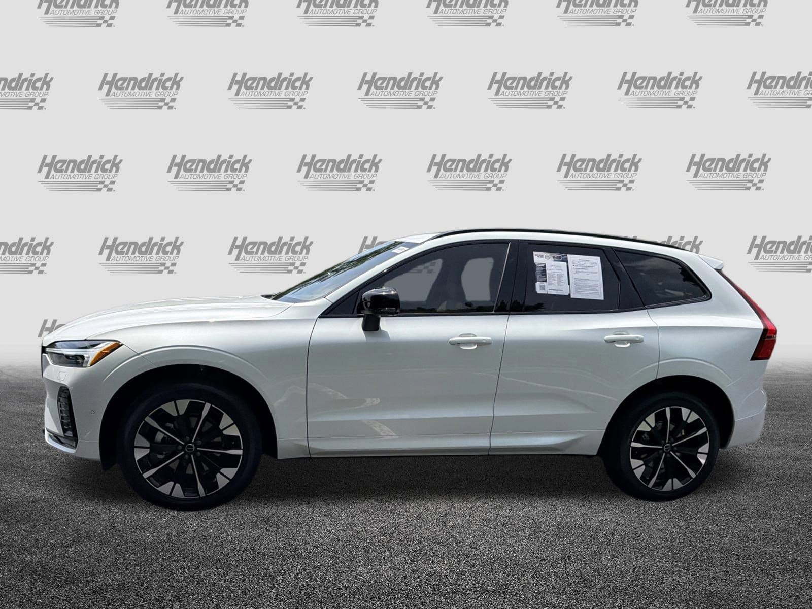 2026 Volvo XC60 Plus photo 6