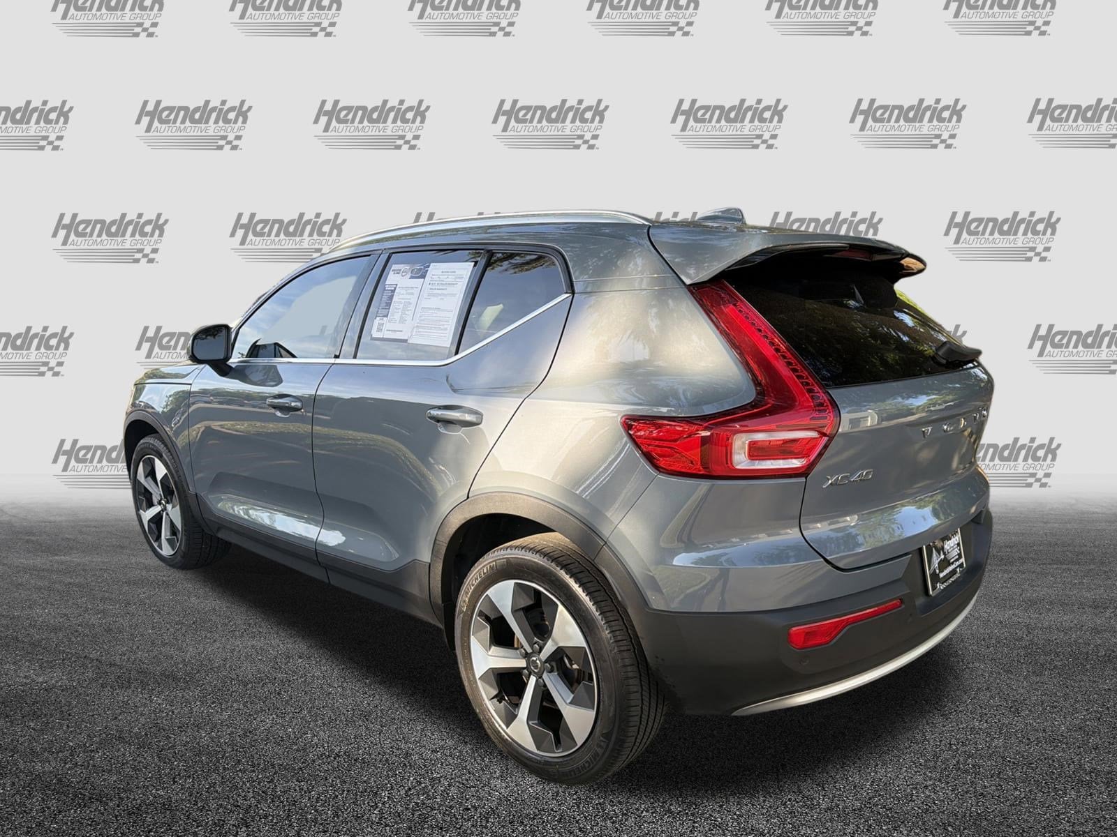 2023 Volvo XC40 Plus Bright Theme photo 3