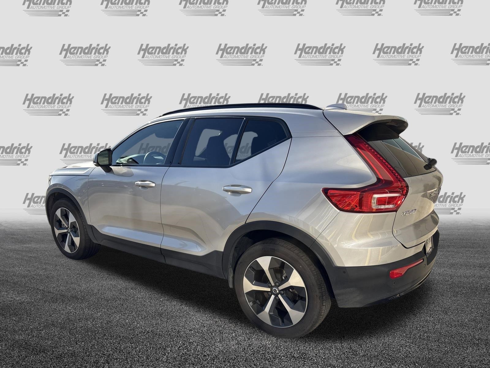 2025 Volvo XC40 Plus Dark Theme photo 3