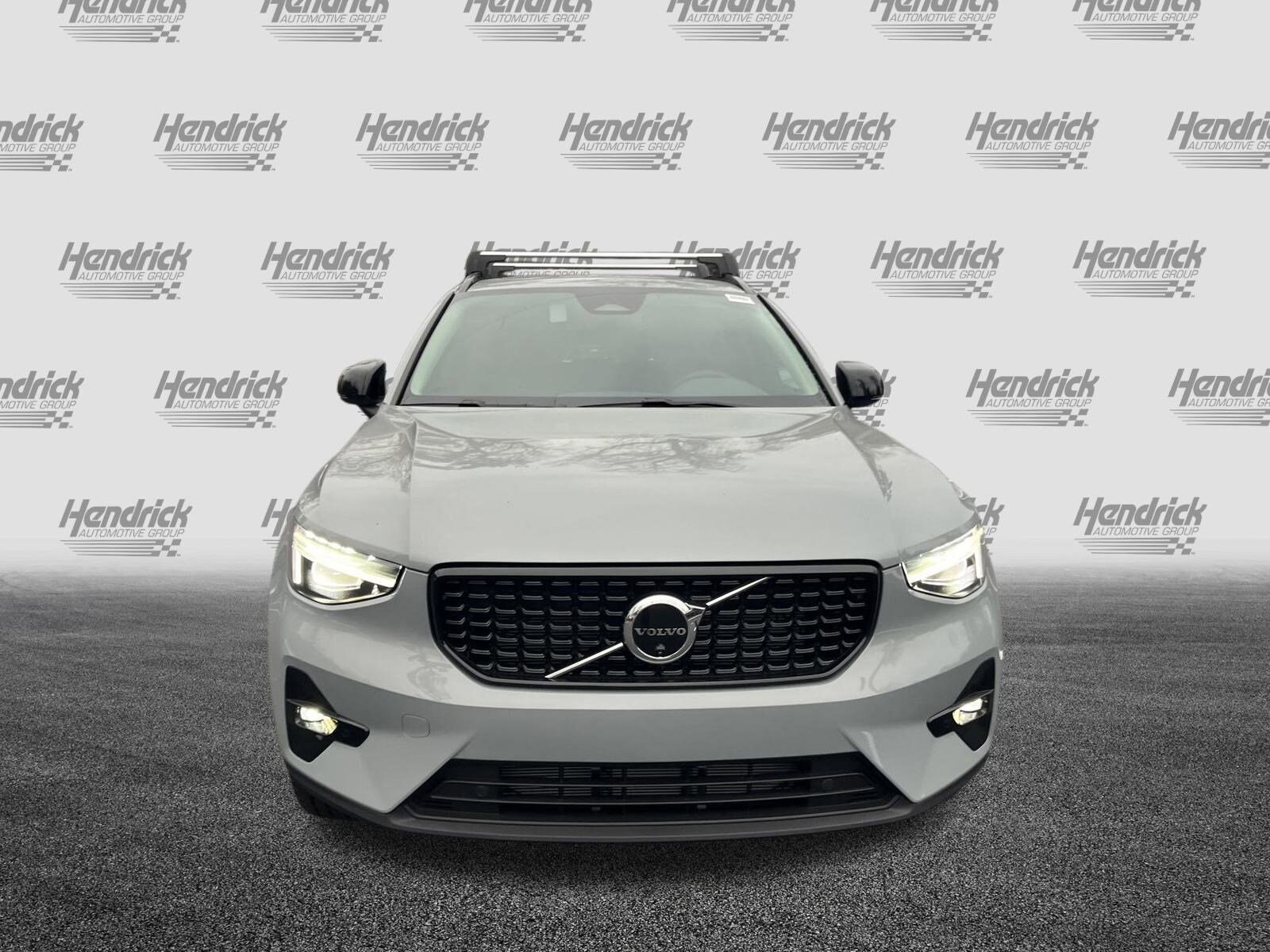 2025 Volvo XC40 Plus photo 3