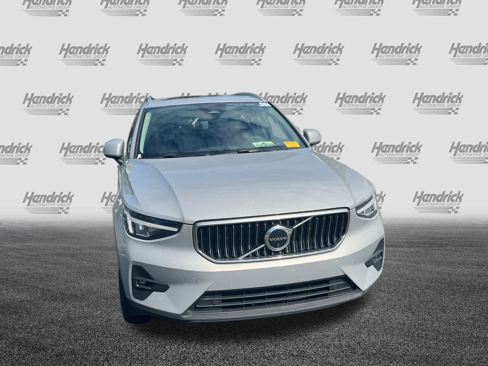 2025 Volvo XC40 Plus photo 3