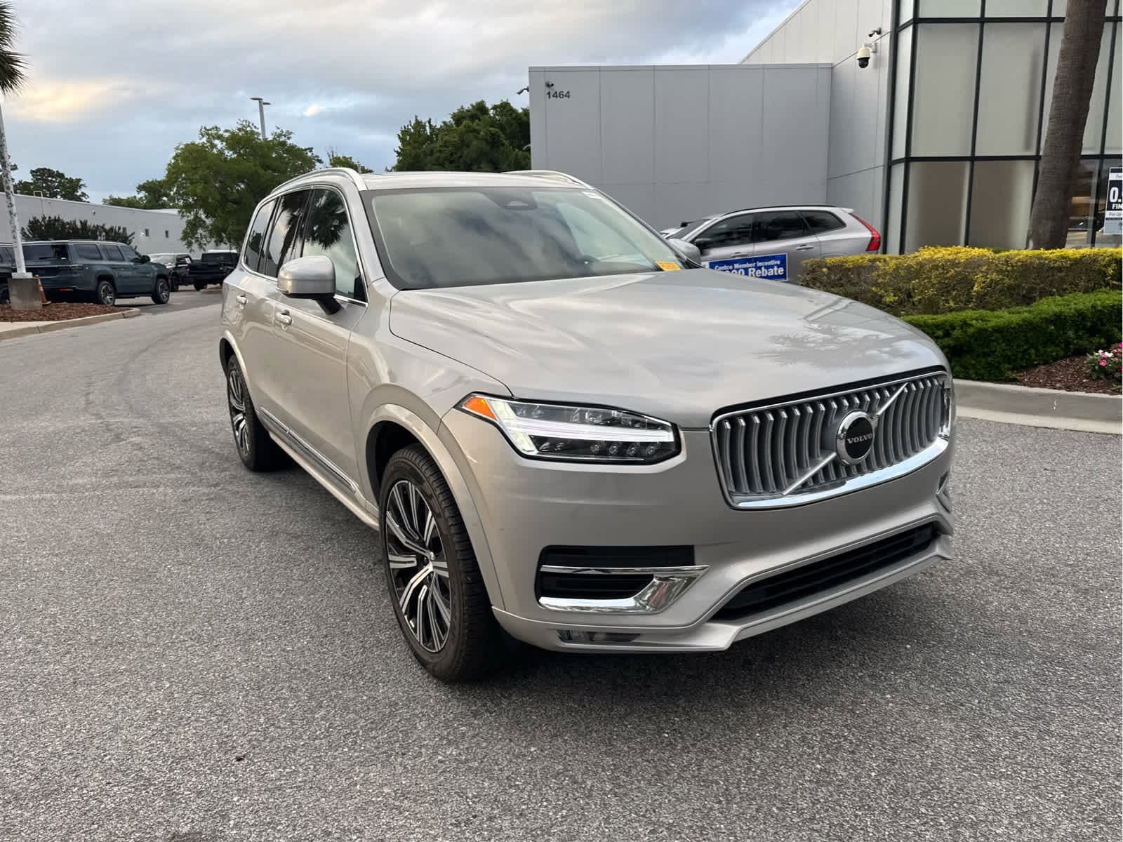 2025 Volvo XC90 Core photo 4