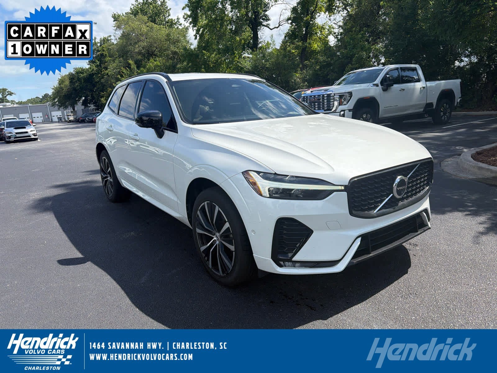 2023 Volvo XC60 B5 Ultimate Dark Theme FWD's photo