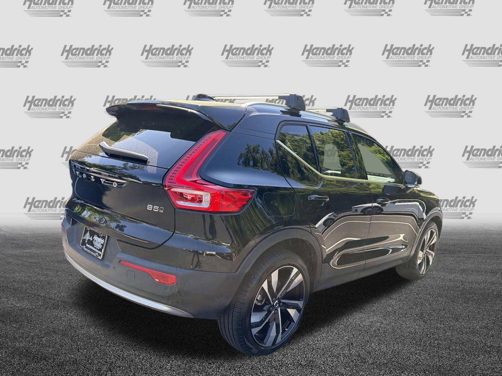 2023 Volvo XC40 Plus Bright Theme photo 3
