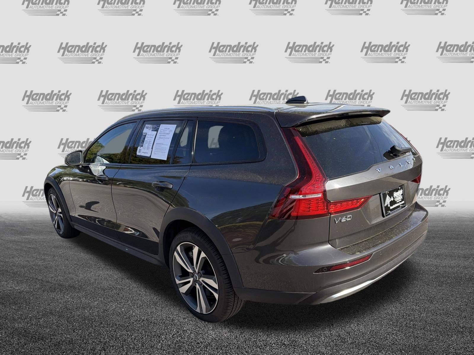 2025 Volvo V60 Cross Country Plus photo 3