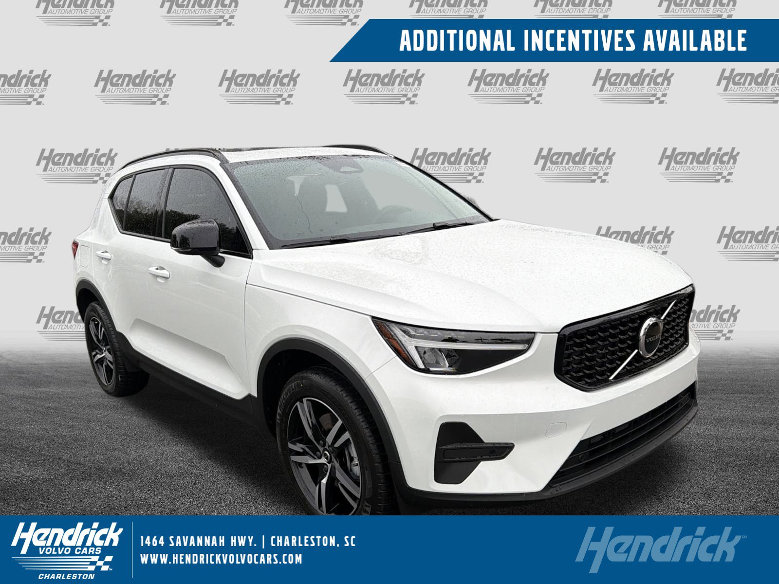 2026 Volvo XC40 B4 Core Dark FWD's photo