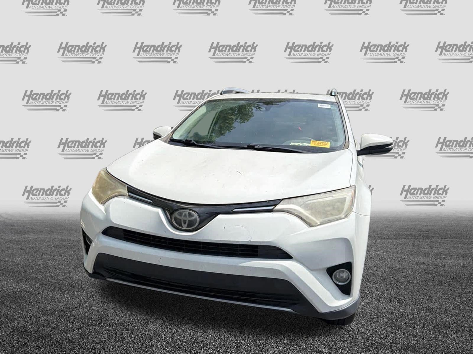 2017 Toyota RAV4 XLE photo 4