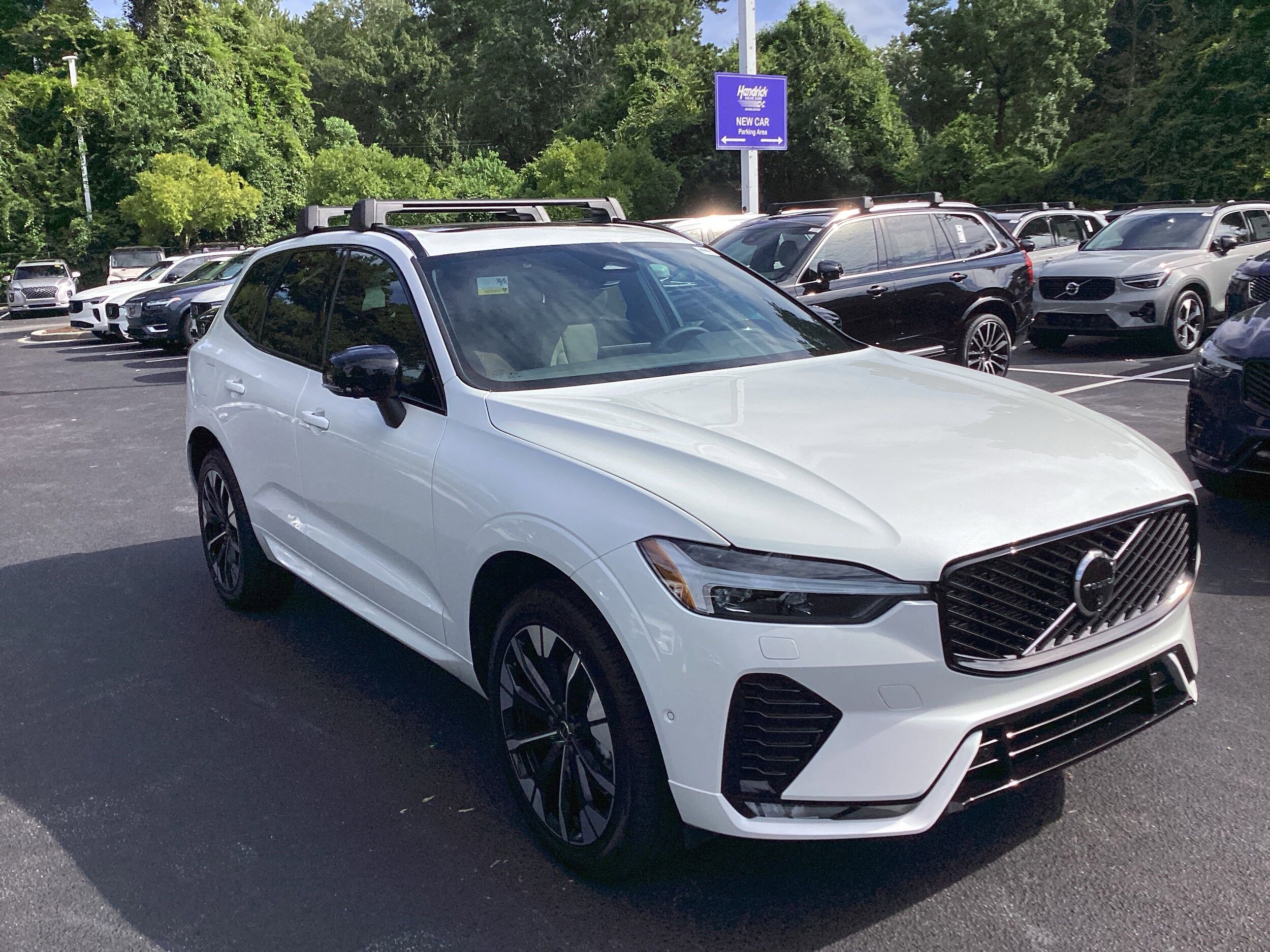 2026 Volvo XC60 B5 Plus photo 2