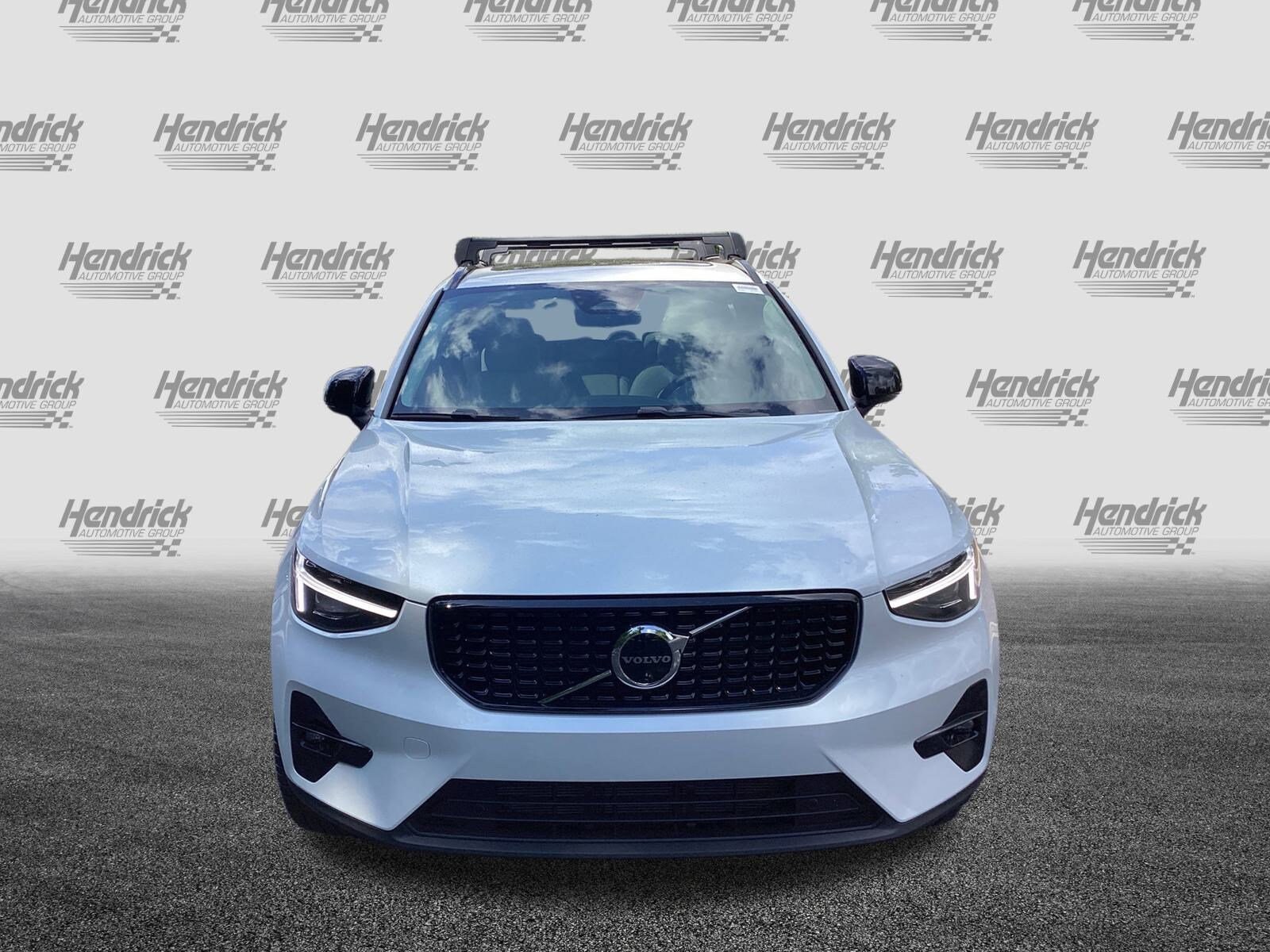 2026 Volvo XC40 AWD Core photo 3