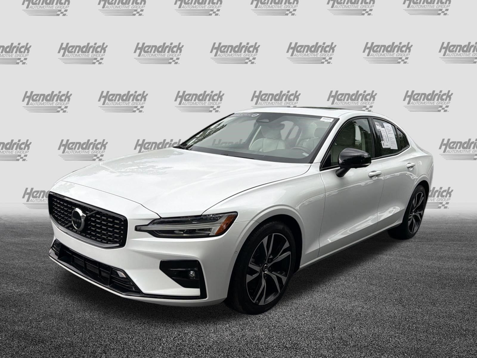 Volvo S60 Plus Dark Theme
