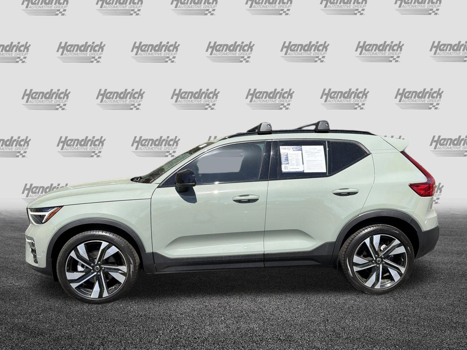 2025 Volvo XC40 Ultra Dark Theme photo 6