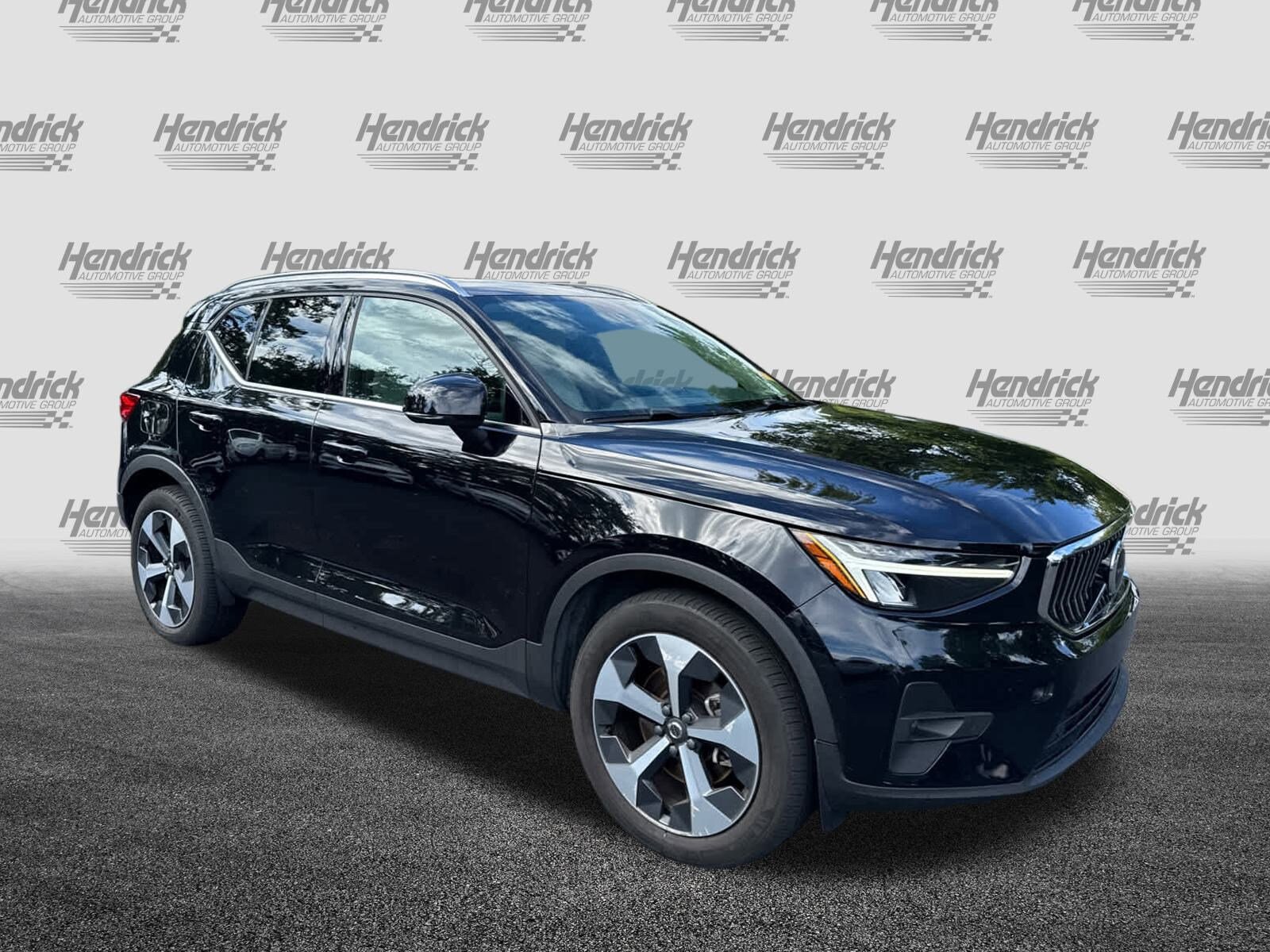 2023 Volvo XC40 Plus photo 2