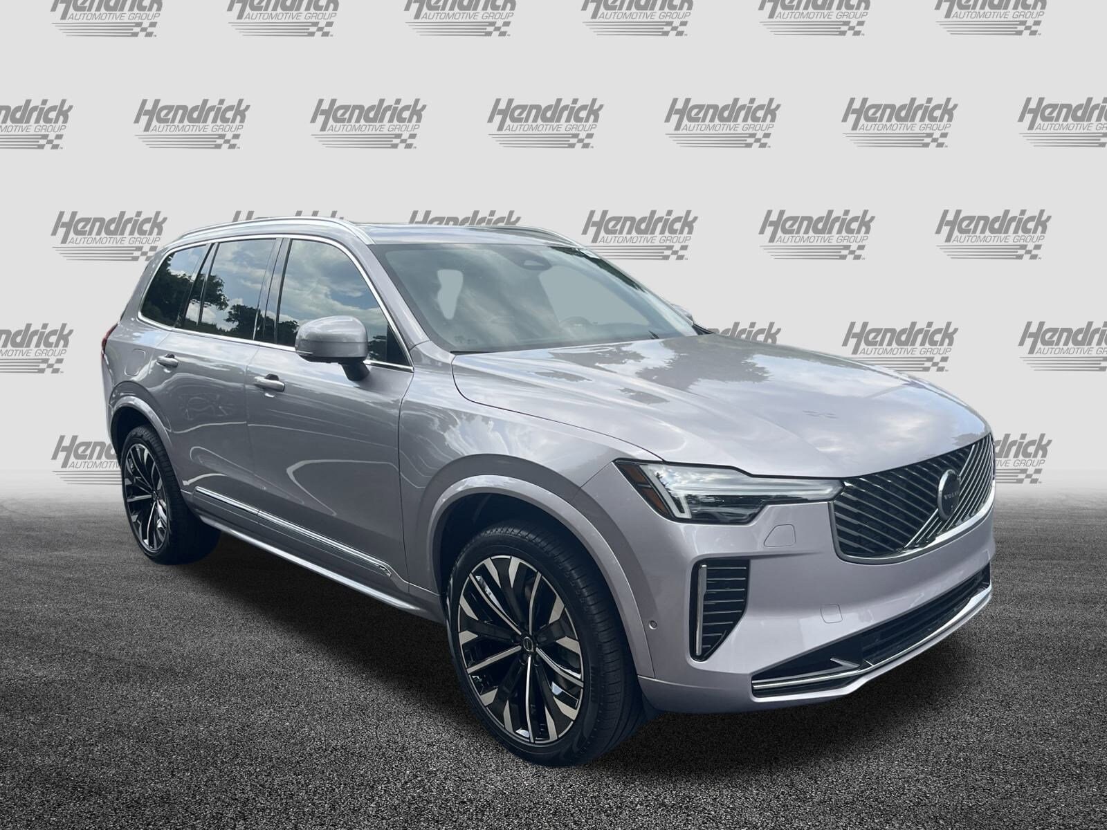 2026 Volvo XC90 B5 Core AWD photo 2