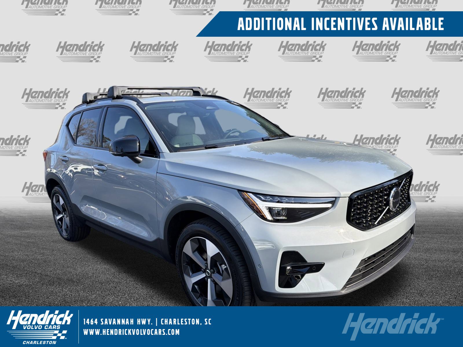 2026 Volvo XC40 B5 Plus Dark AWD's photo