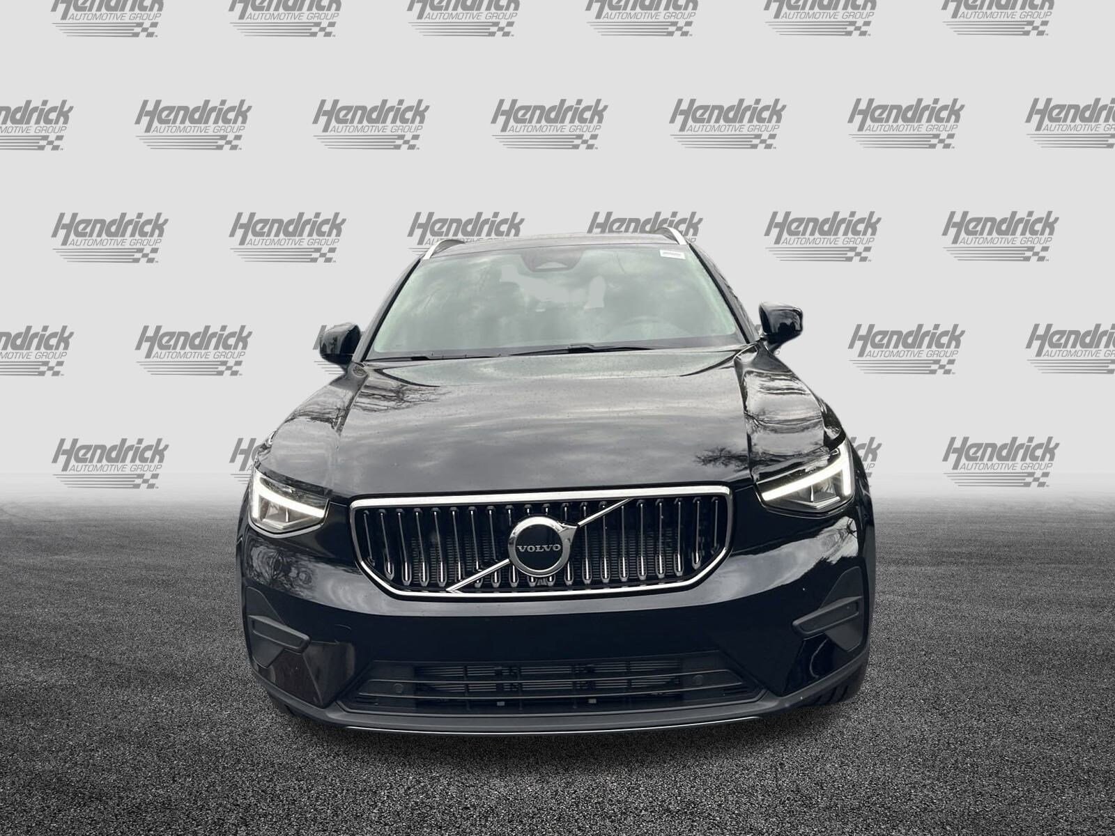 2025 Volvo XC40 Core photo 3