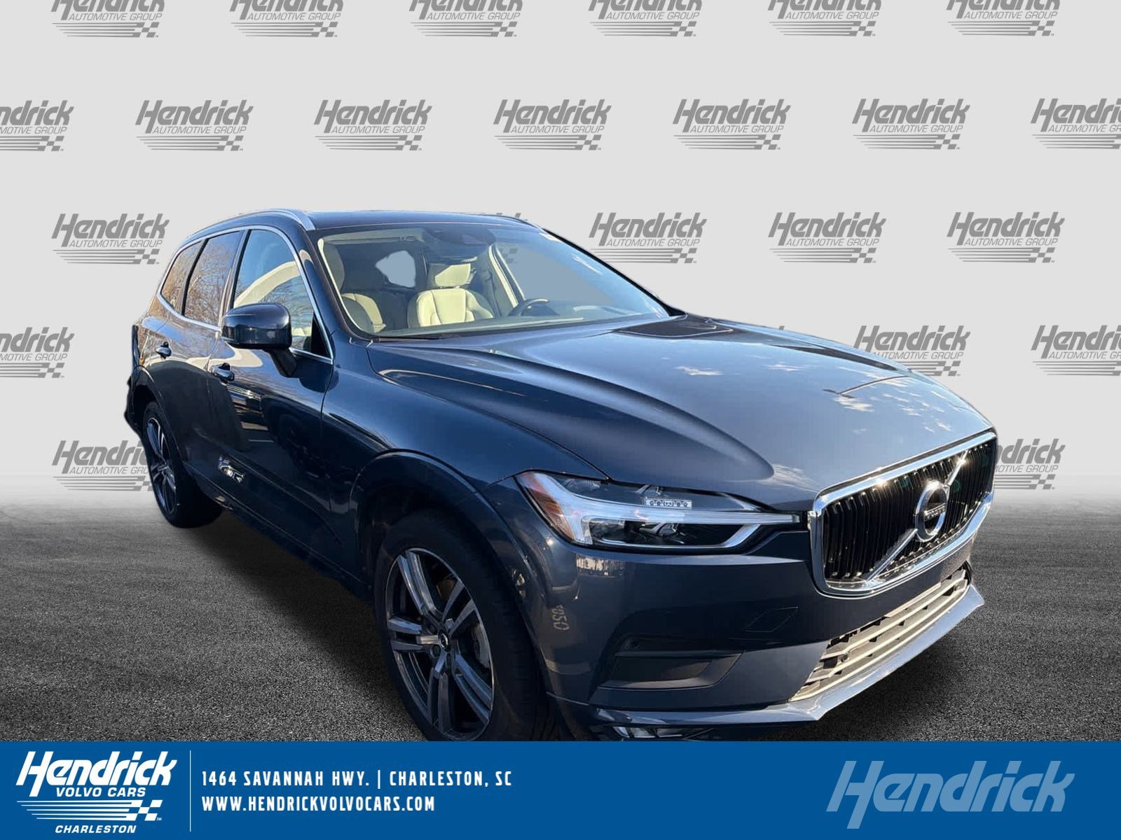 2021 Volvo XC60 Momentum's photo