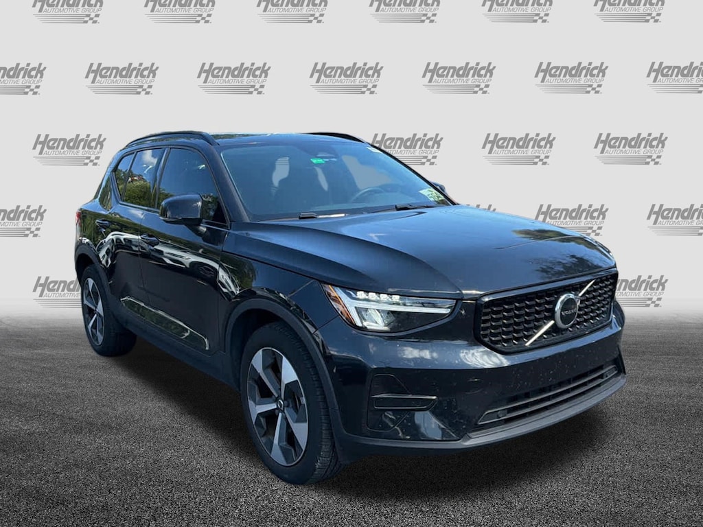 Used 2024 Volvo XC40 Core Dark Theme SUV