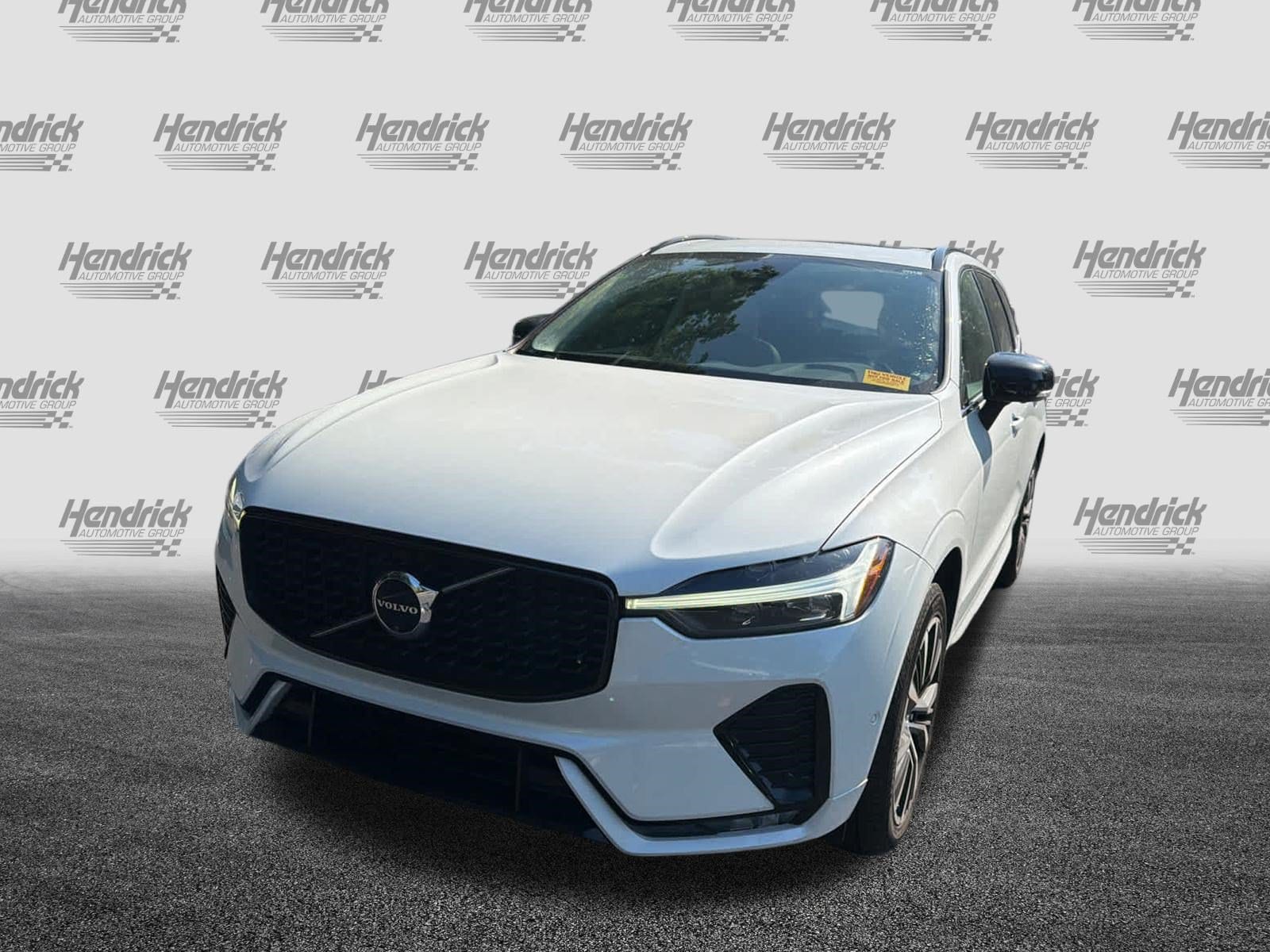 Volvo XC60 Plus Dark Theme