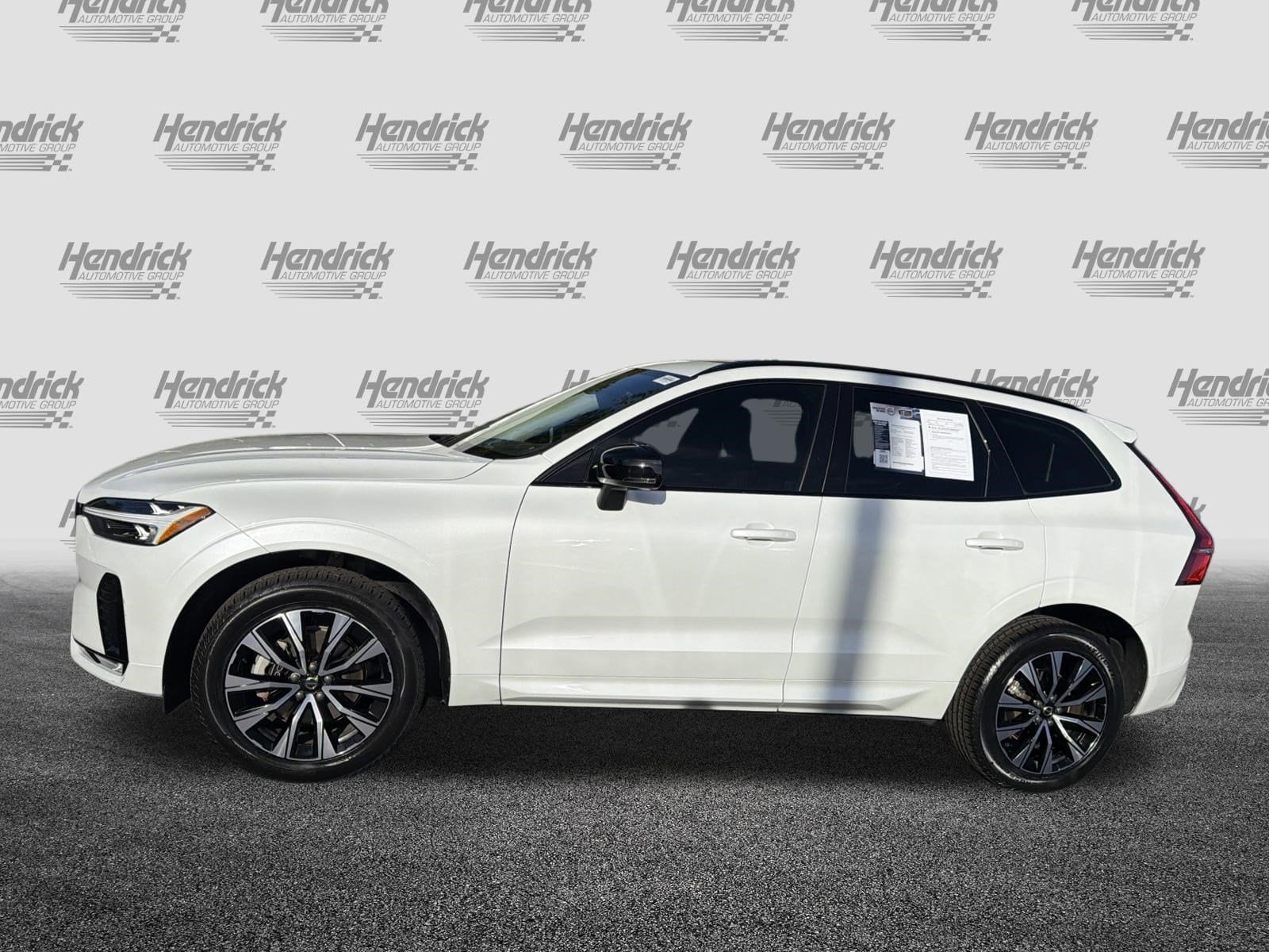 2024 Volvo XC60 Core Dark Theme photo 6