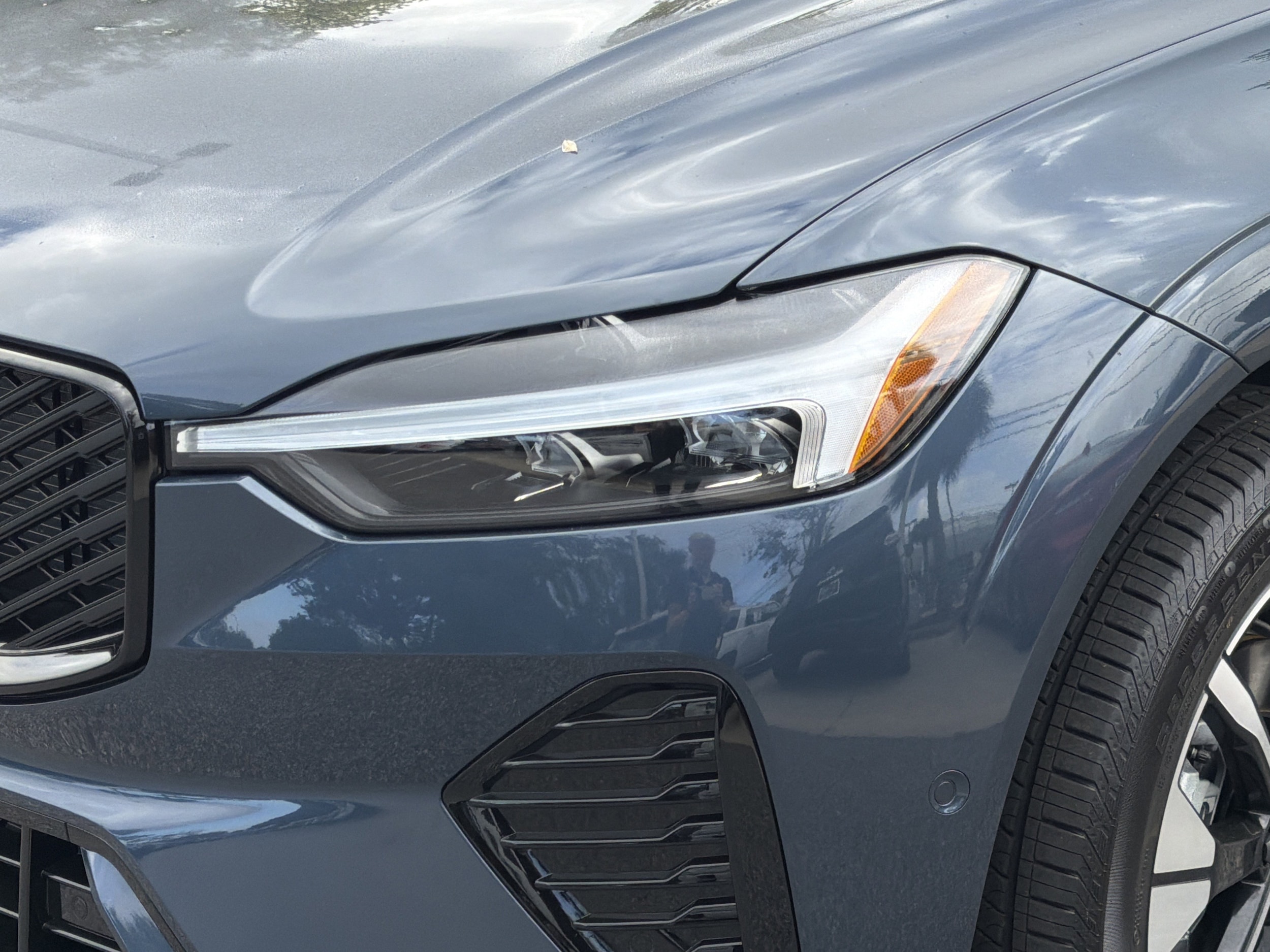 2026 Volvo XC60 Plus photo 4