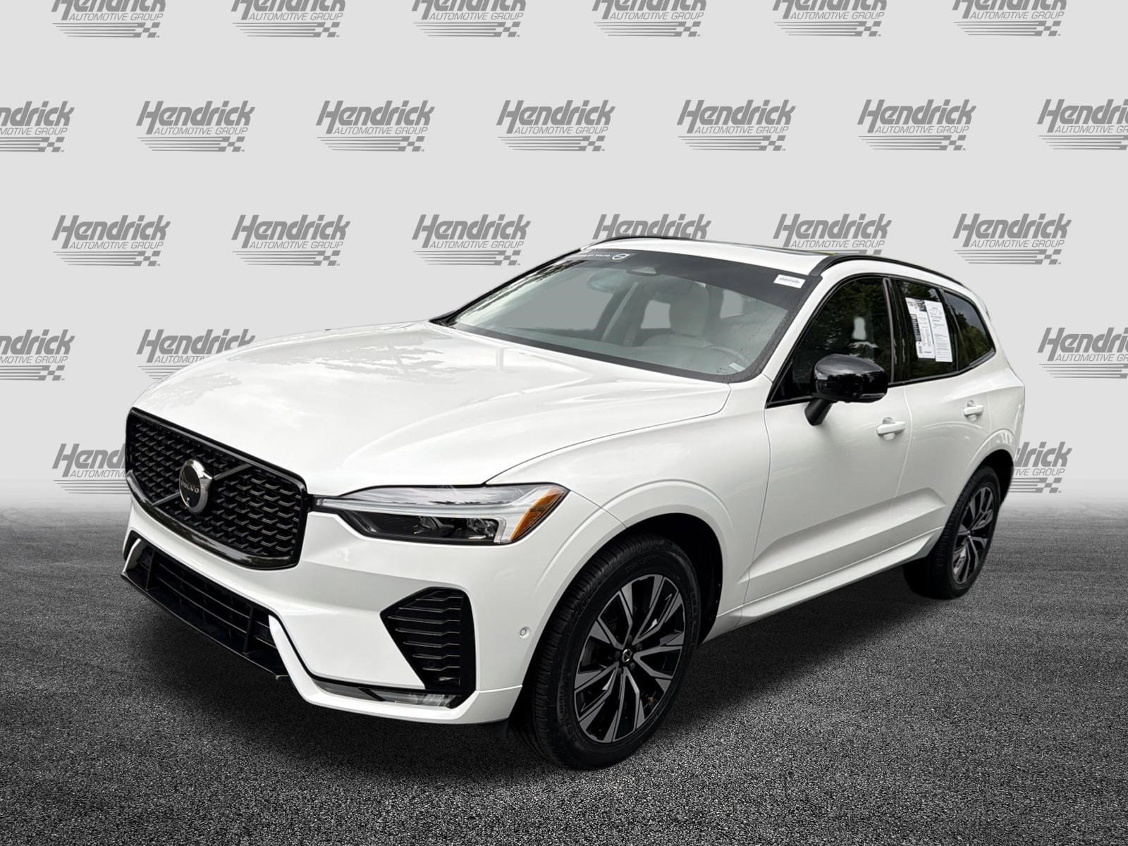Volvo XC60 Plus Dark Theme