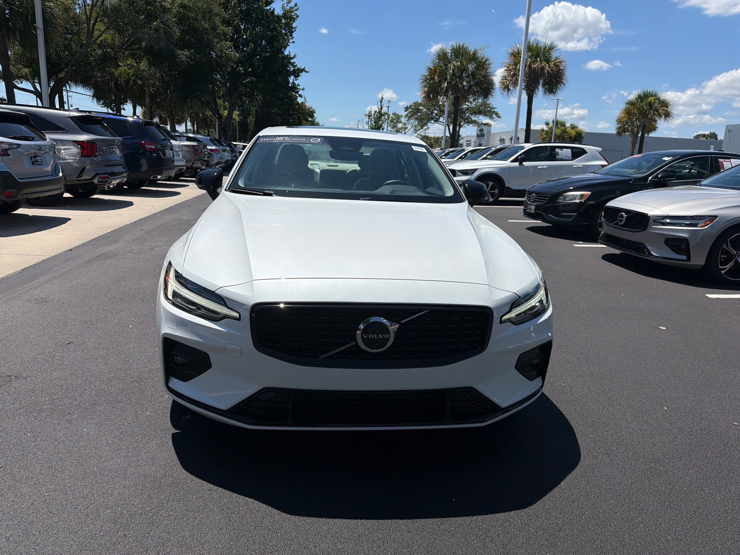Volvo S60 Plus Dark Theme