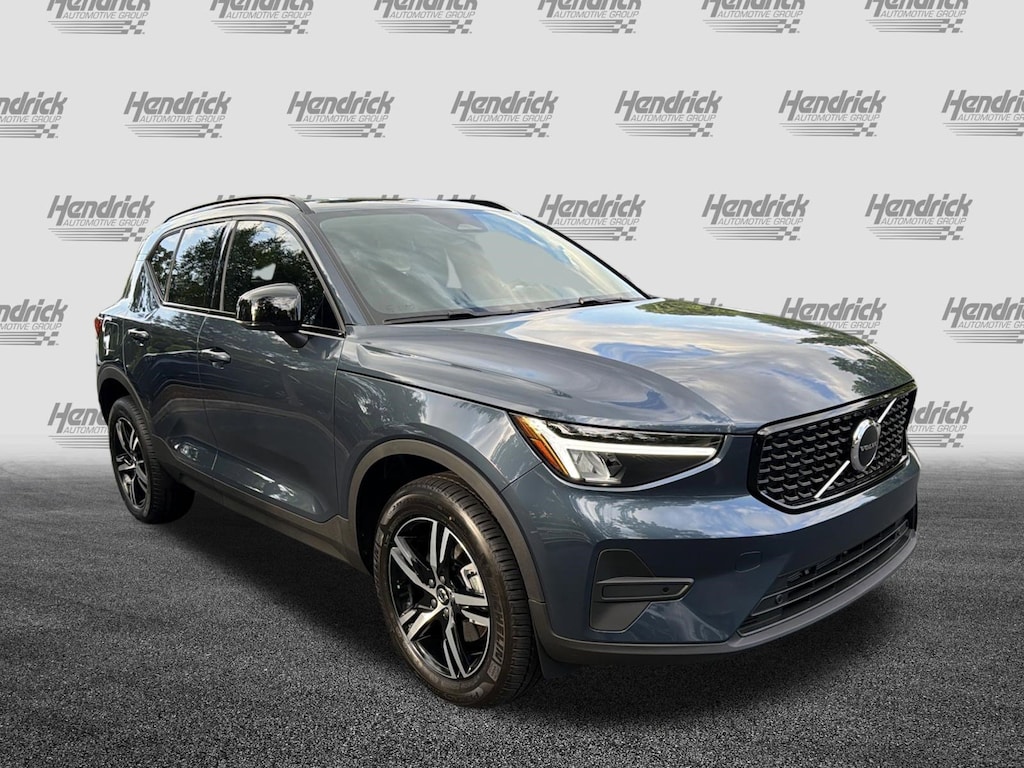 New 2026 Volvo XC40 B4 Core SUV