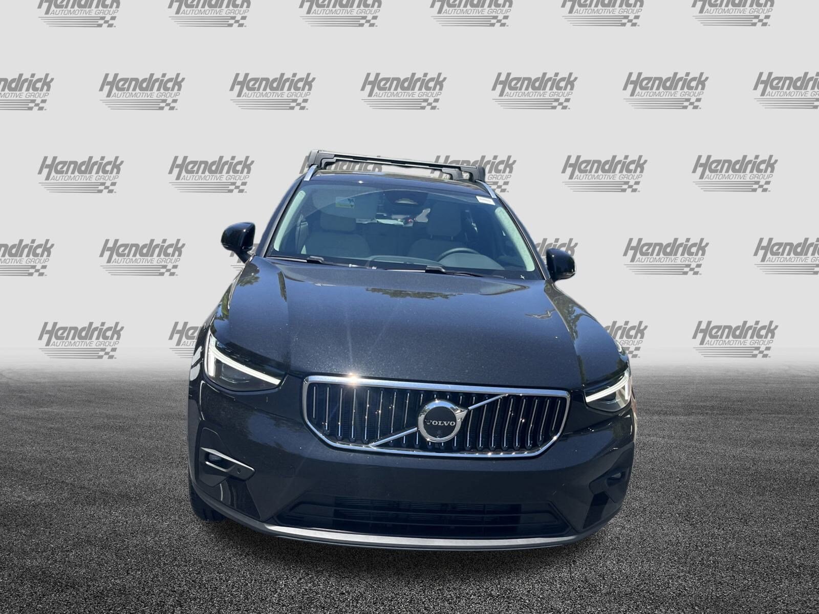 2025 Volvo XC40 Plus photo 3