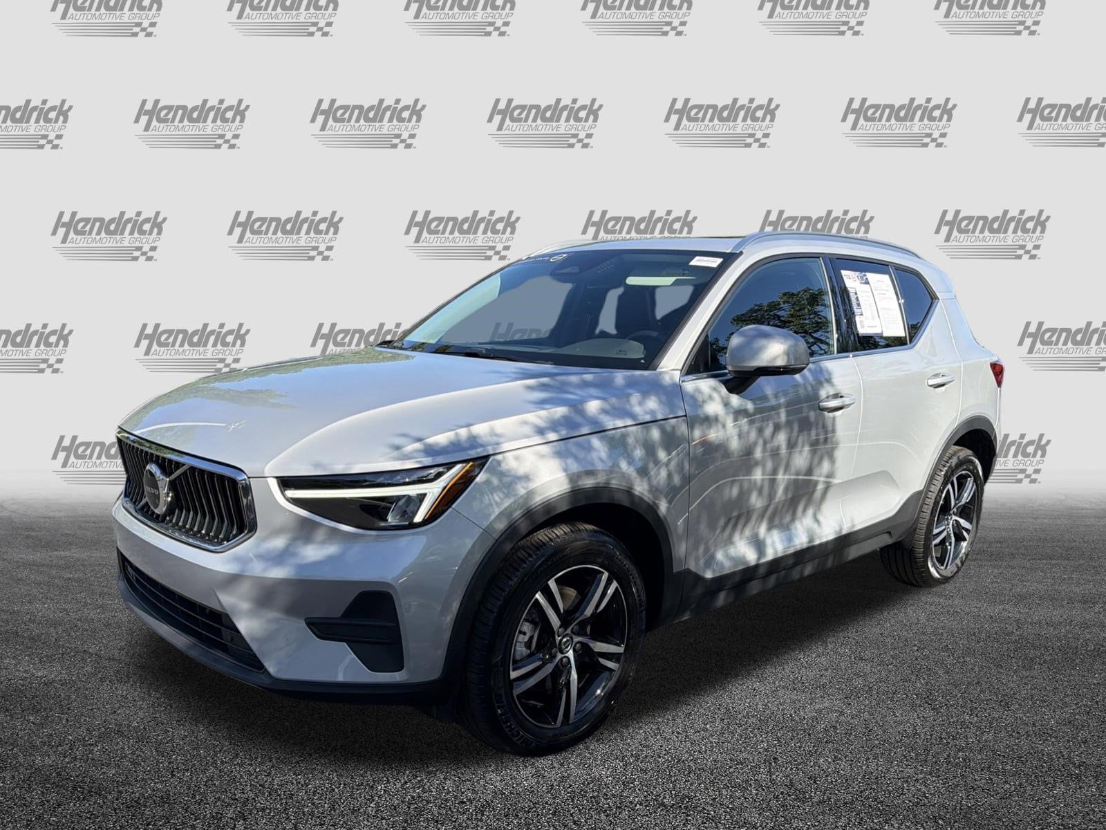 2025 Volvo XC40 Core Bright Theme photo 4