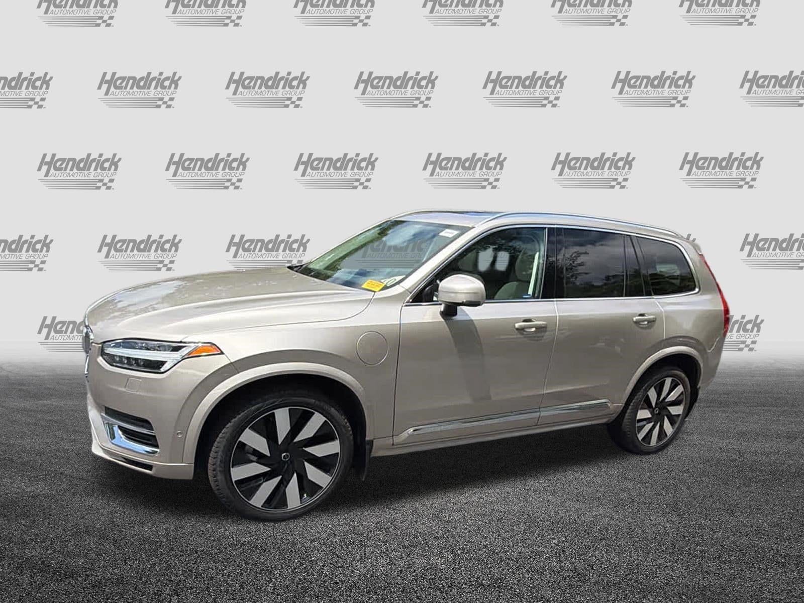 Volvo XC90 Recharge Plug-In Hybrid Plus Bright Theme