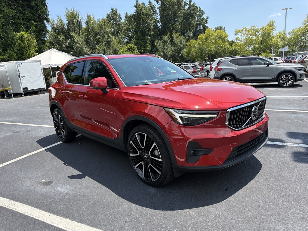 Certified 2024 Volvo XC40 Ultimate Bright Theme SUV