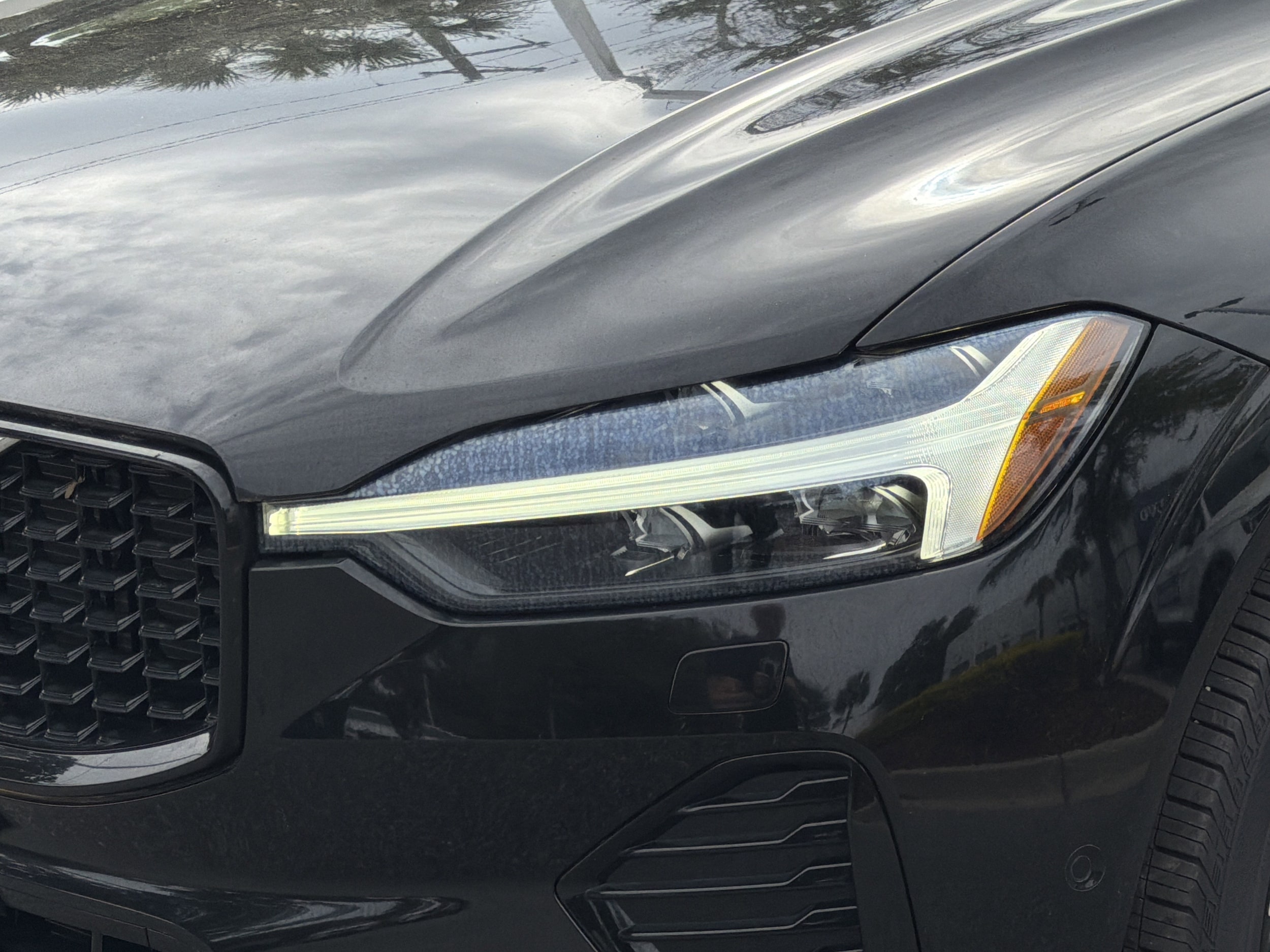 2023 Volvo XC60 Plus Dark Theme photo 5