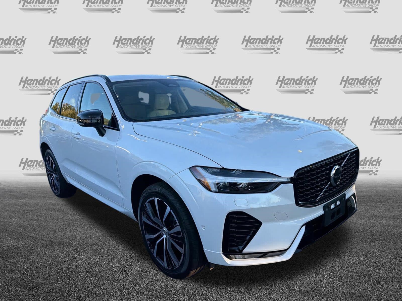 2024 Volvo XC60 Plus Dark Theme SUV