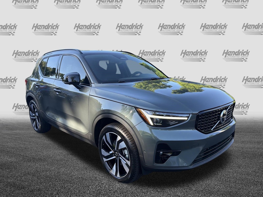 New 2026 Volvo XC40 B5 Plus SUV