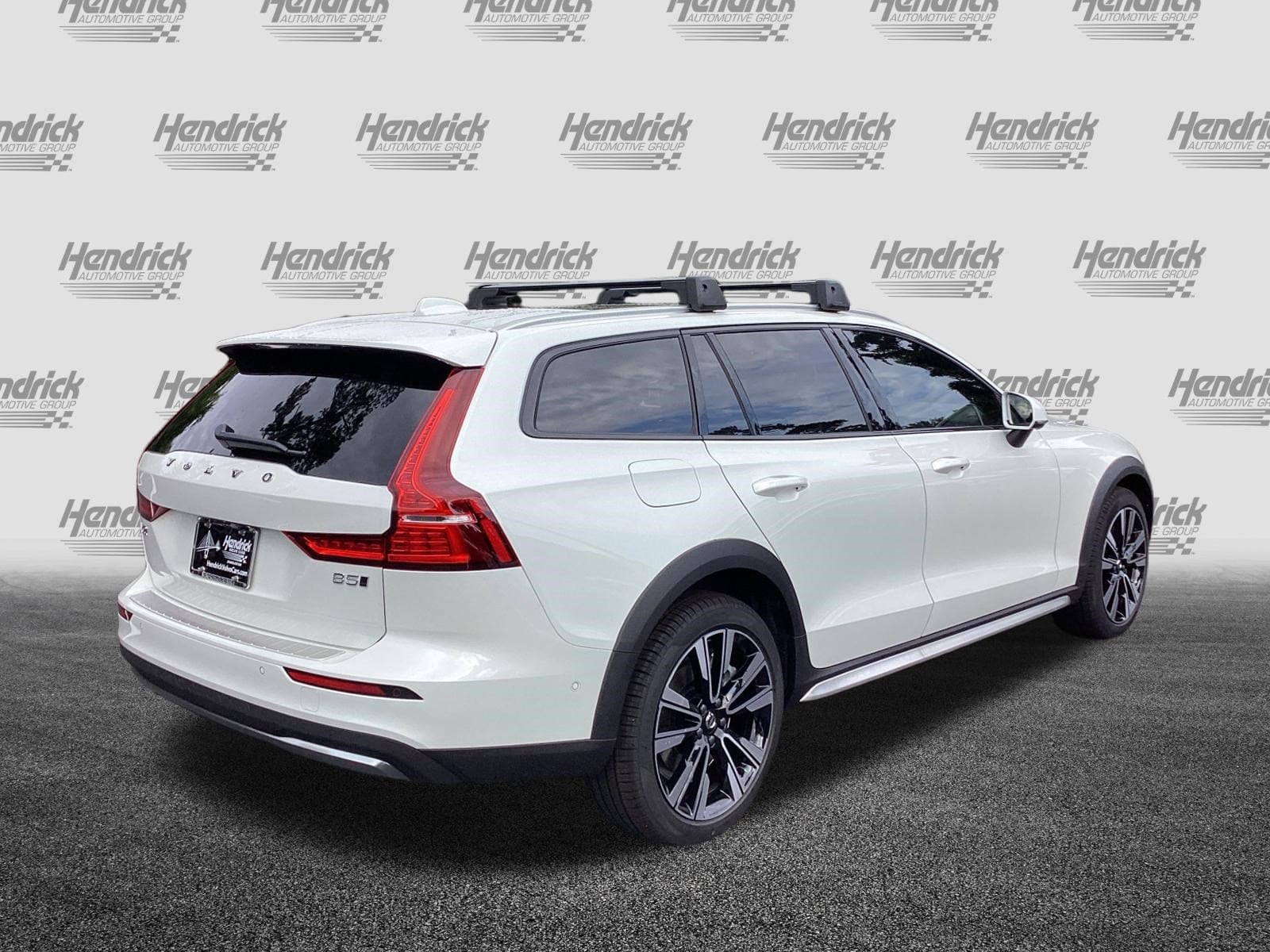 2026 Volvo V60 Cross Country Ultra photo 3