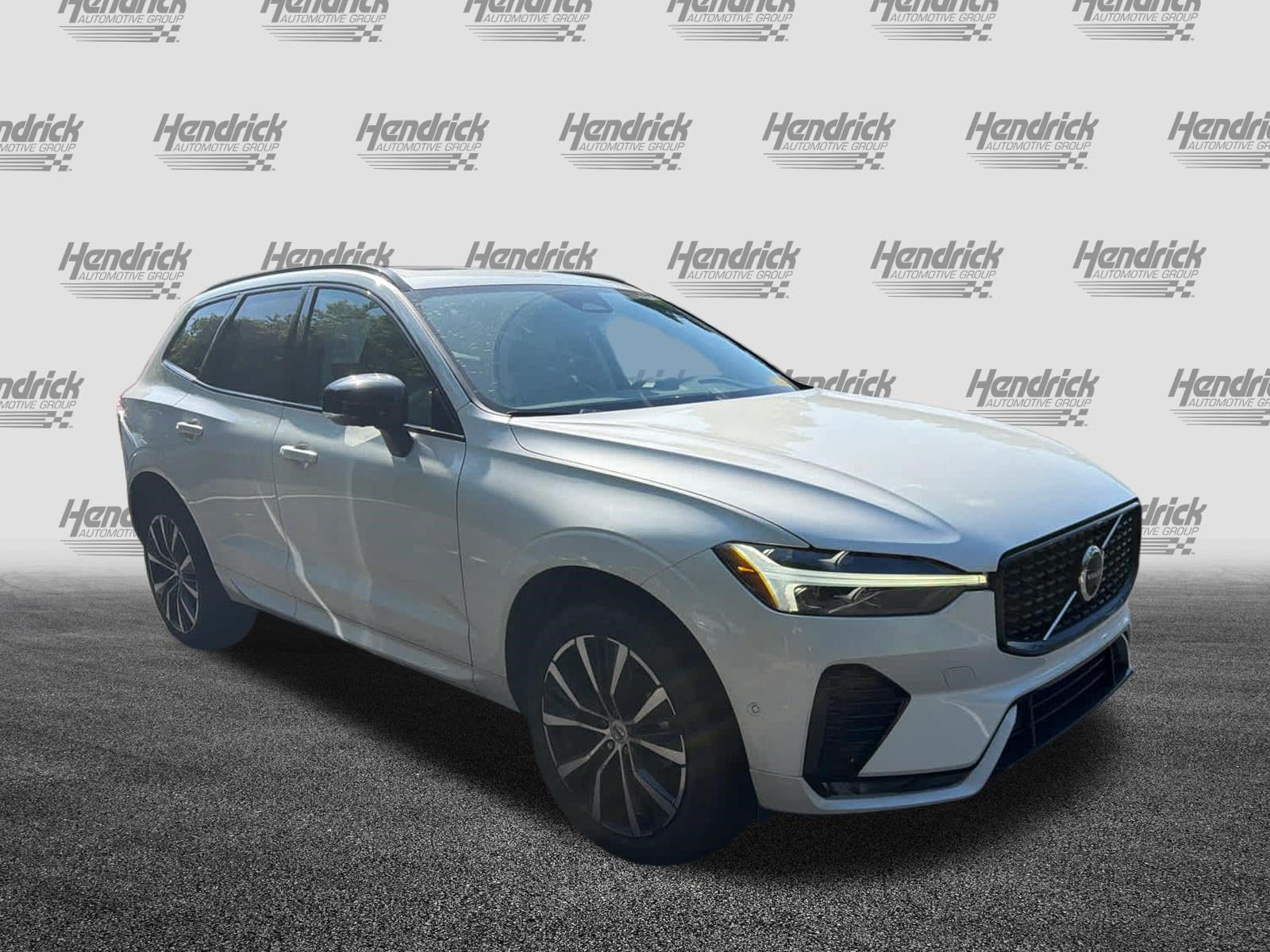 Volvo XC60 Plus Dark Theme