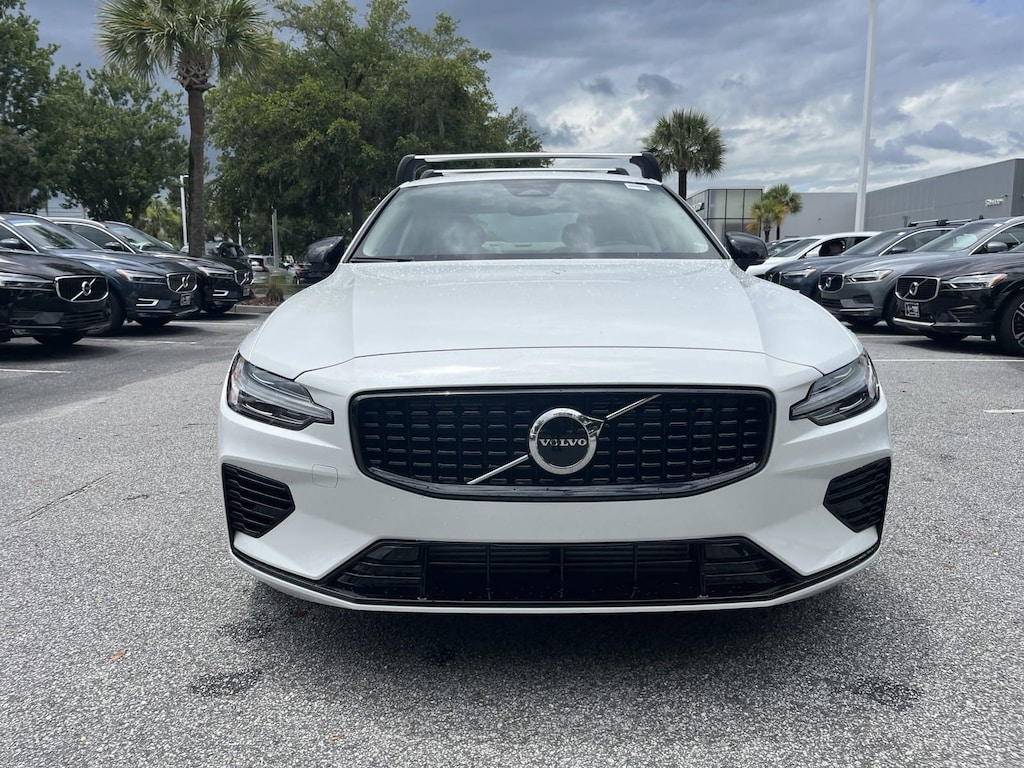 New 2024 Volvo S60 Recharge Plug-In Hybrid Core Dark Theme Sedan
