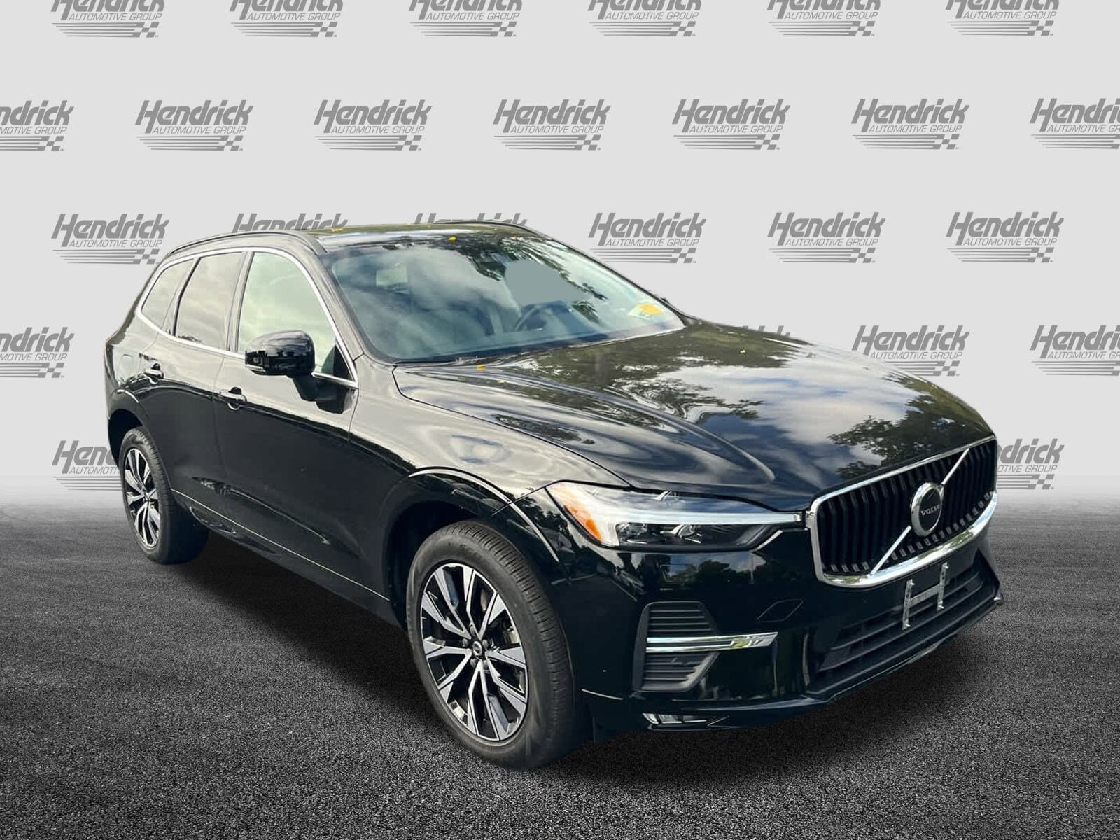 2023 Volvo XC60 Core photo 2