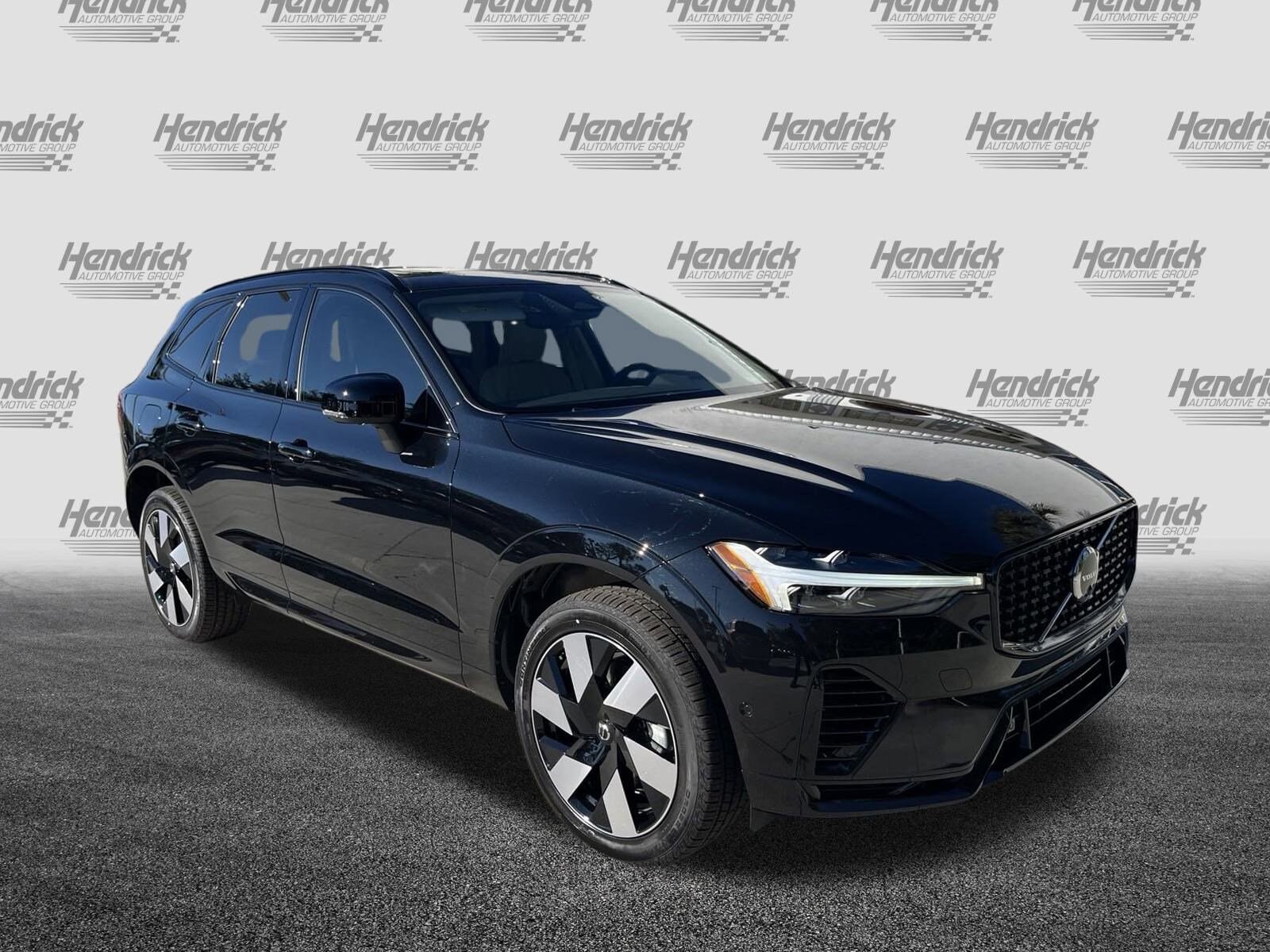 2025 Volvo XC60 Hybrid T8 Plus photo 2