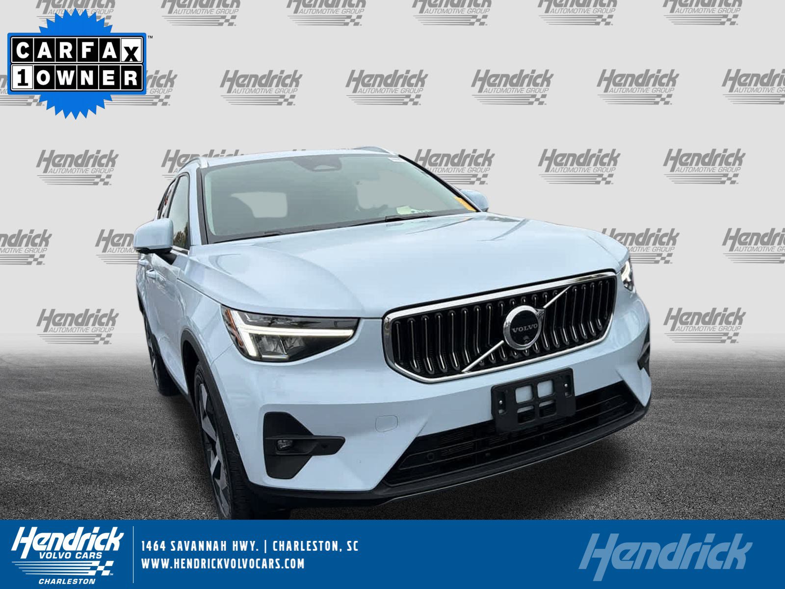 2025 Volvo XC40 Core's photo
