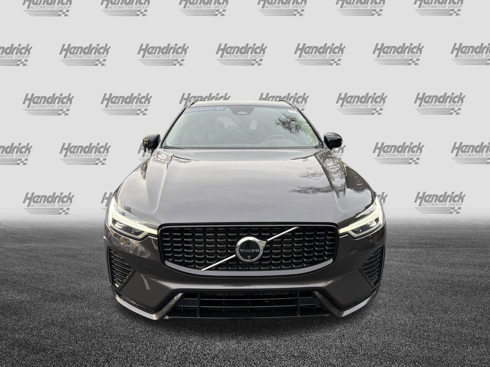 2025 Volvo XC60 Plus photo 2