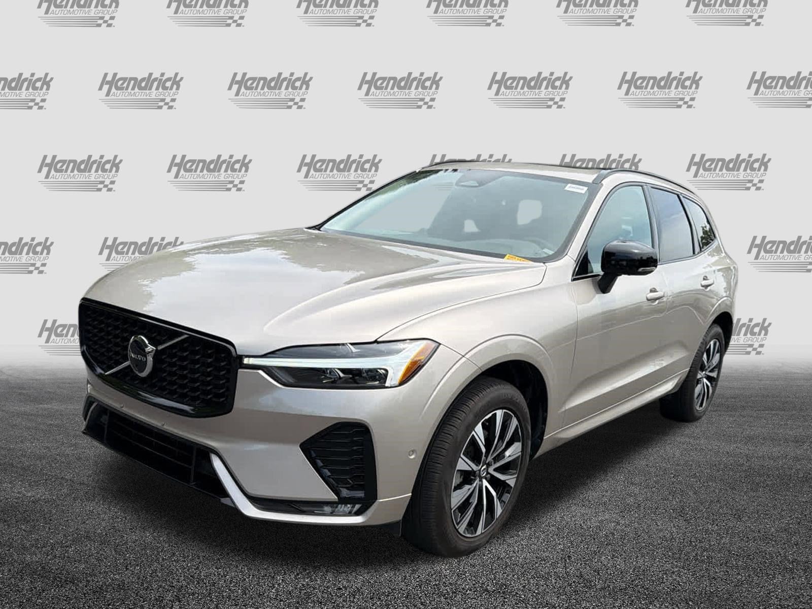 2025 Volvo XC60 Plus photo 5