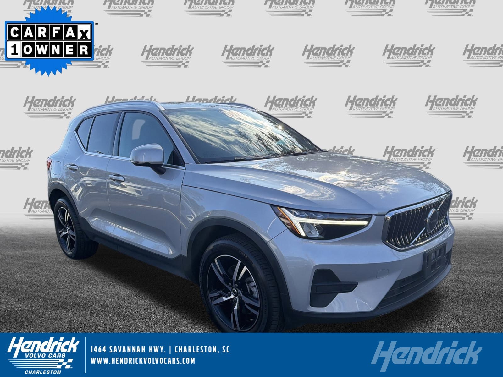 2025 Volvo XC40 Core's photo