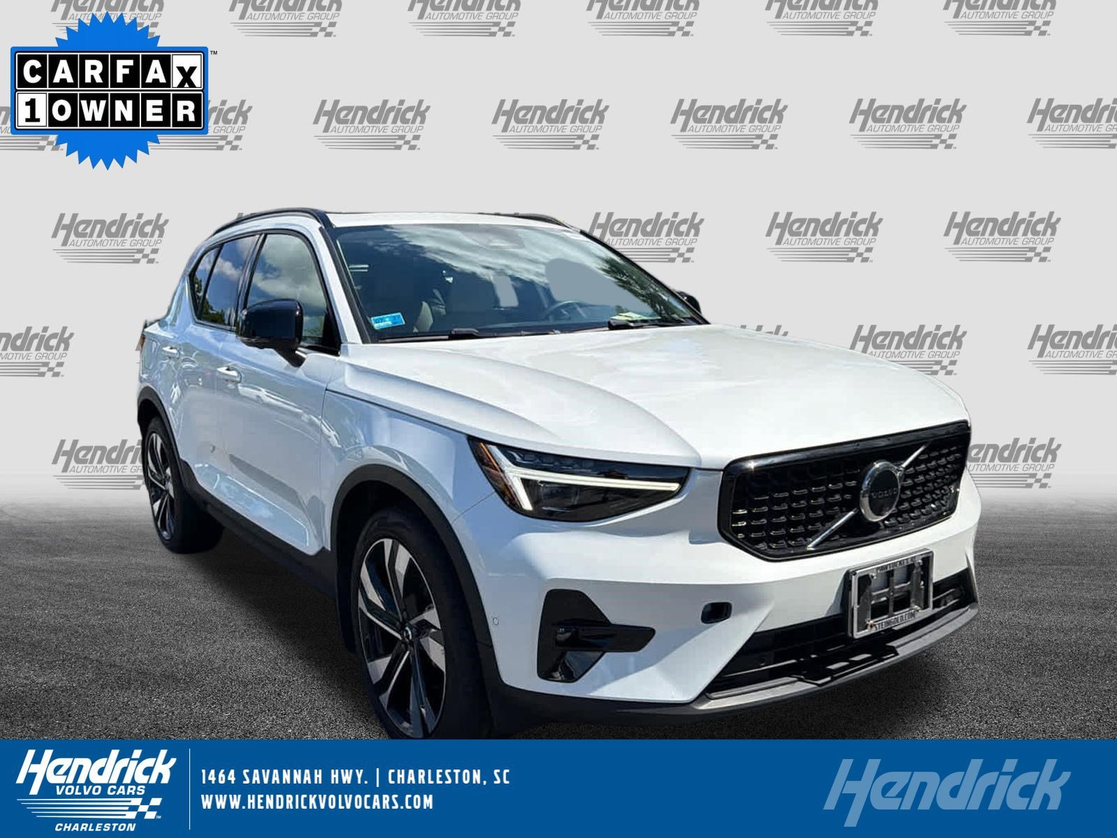 2023 Volvo XC40 B5 Ultimate Dark AWD's photo
