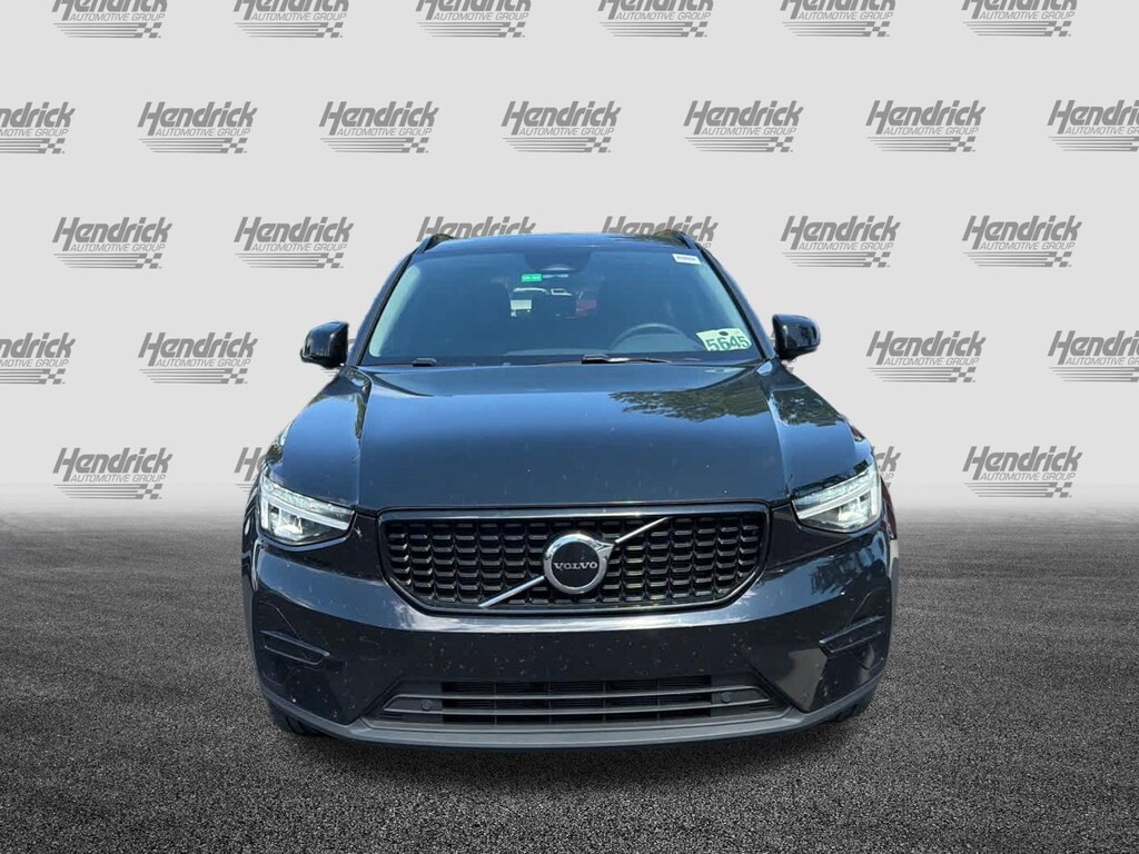 Used 2024 Volvo XC40 Core Dark Theme SUV