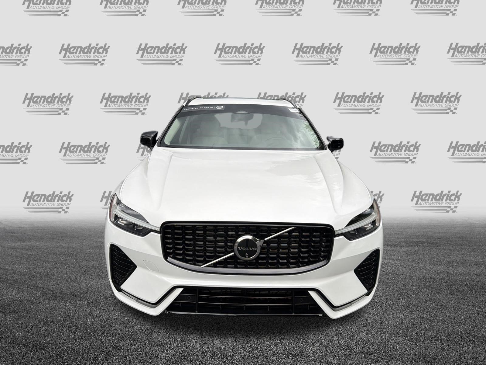 Volvo XC60 Plus Dark Theme