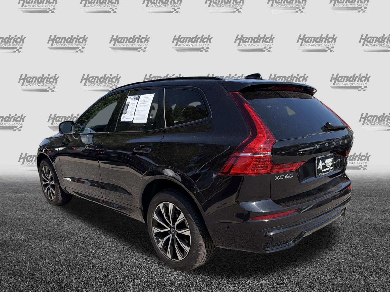 2025 Volvo XC60 Plus photo 3