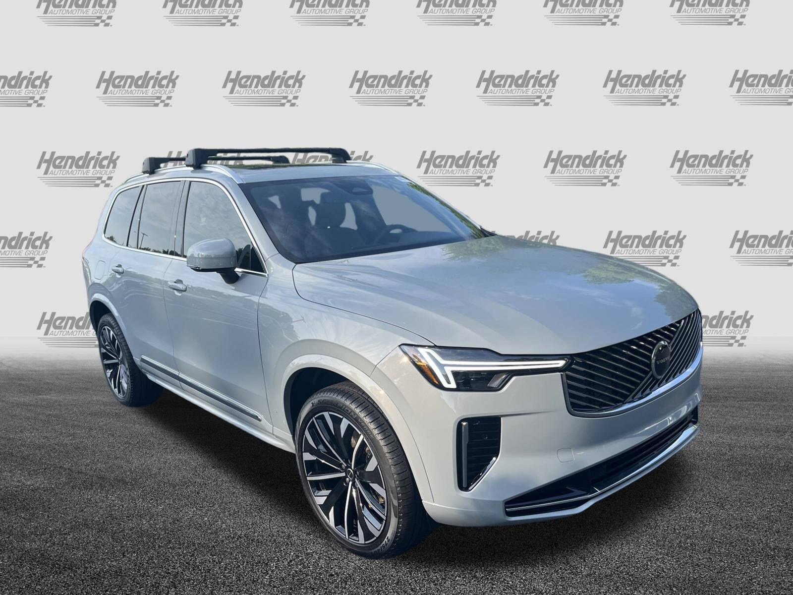 2025 Volvo XC90 Core photo 2
